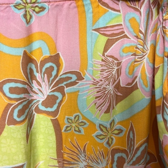 Roxy Easy Does It Mid Rise Floral Print
Pull-On Shorts NWT size L - Picture 3 of 13